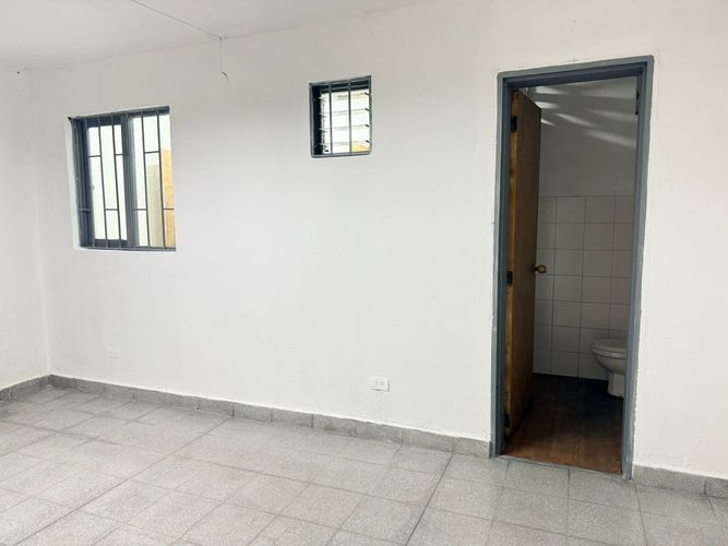 Bodega en arriendo en El Poblado, Medellín, 145 m² · foto 6 de 10