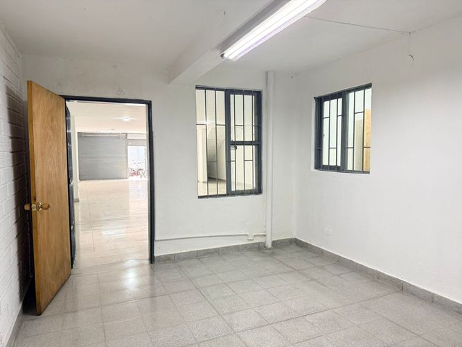 Bodega en arriendo en El Poblado, Medellín, 145 m² · foto 7 de 10
