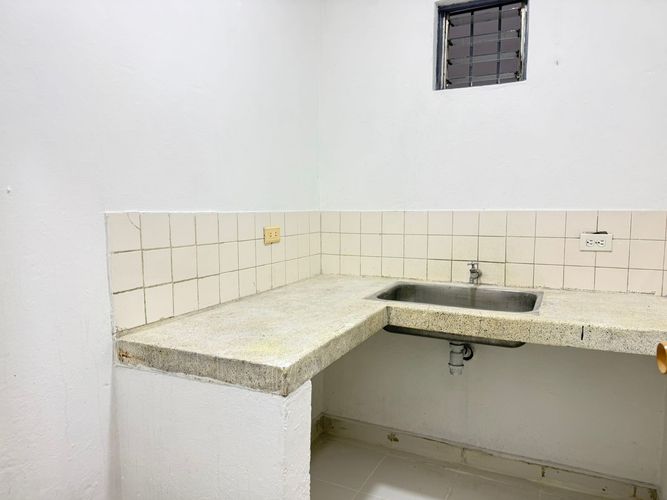 Bodega en arriendo en El Poblado, Medellín, 145 m² · foto 4 de 10