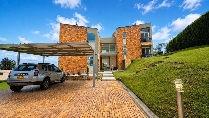 Casa en venta en Altos De Yerbabuena, Chía · foto 3 de 24