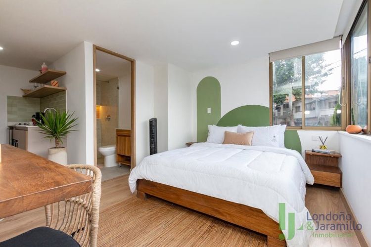 Casa de 10 alcobas en venta en Lorena, Medellín, 207 m² · foto 2 de 5