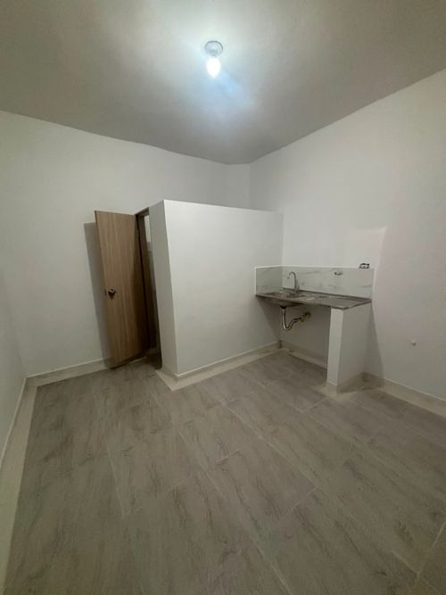 Local en arriendo en Los Naranjos, Envigado, 34 m² · foto 2 de 6