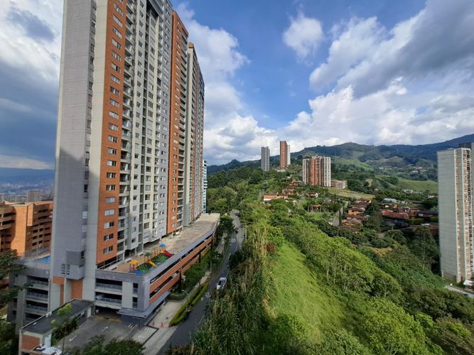 Apartamento de 3 alcobas en venta en Las Lomitas, Sabaneta, 83 m² · foto 9 de 24