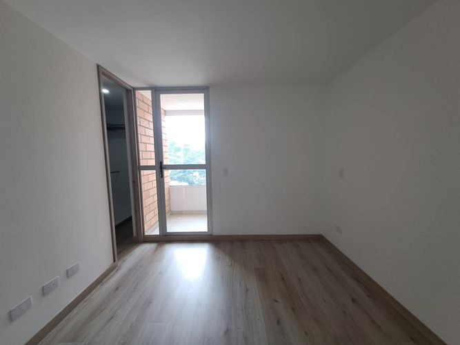 Apartamento de 3 alcobas en venta en Las Lomitas, Sabaneta, 83 m² · foto 11 de 24