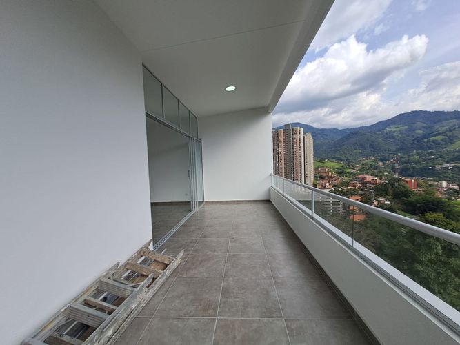 Apartamento de 3 alcobas en venta en Las Lomitas, Sabaneta, 83 m² · foto 22 de 24