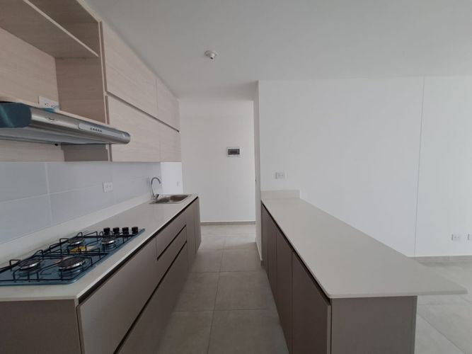 Apartamento de 3 alcobas en venta en Las Lomitas, Sabaneta, 79 m² · foto 2 de 24