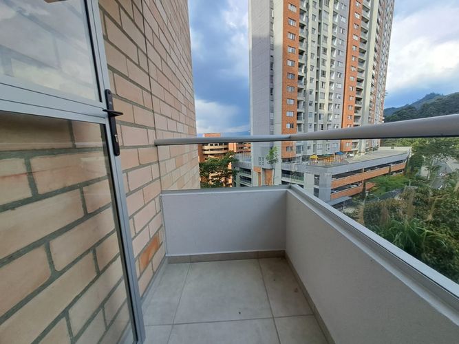 Apartamento de 3 alcobas en venta en Las Lomitas, Sabaneta, 79 m² · foto 17 de 24