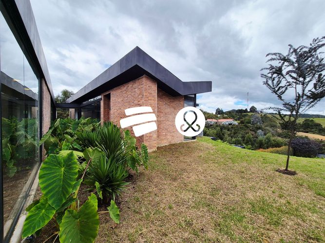Casa de 4 alcobas en venta en Pantanillo, Envigado, 1886 m² · foto 2 de 24