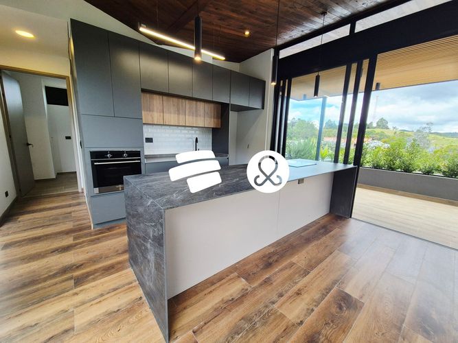 Casa de 4 alcobas en venta en Pantanillo, Envigado, 1886 m² · foto 3 de 24