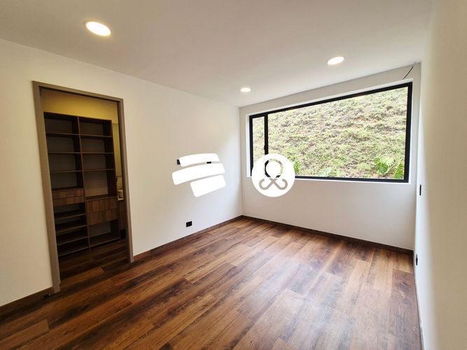 Casa de 4 alcobas en venta en Pantanillo, Envigado, 1886 m² · foto 22 de 24