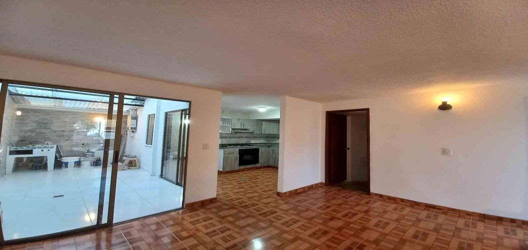 Casa de 4 alcobas en venta en Los Profesionales, Pereira, 88 m² · foto 3 de 19