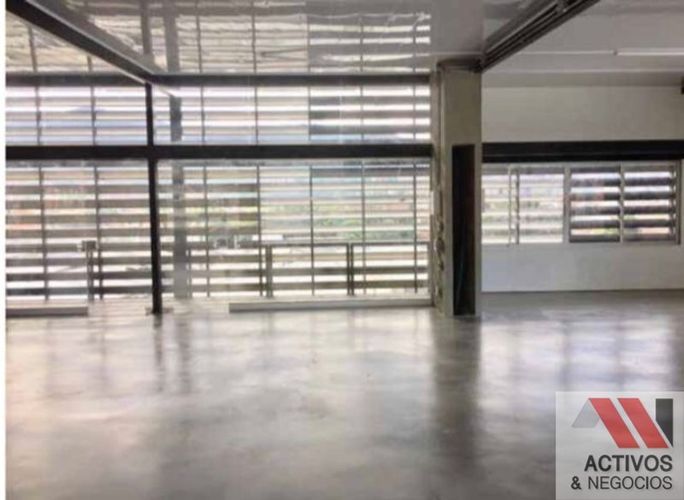 Oficina en arriendo en El Guayabo, Itagüí, 200 m² · foto 2 de 3