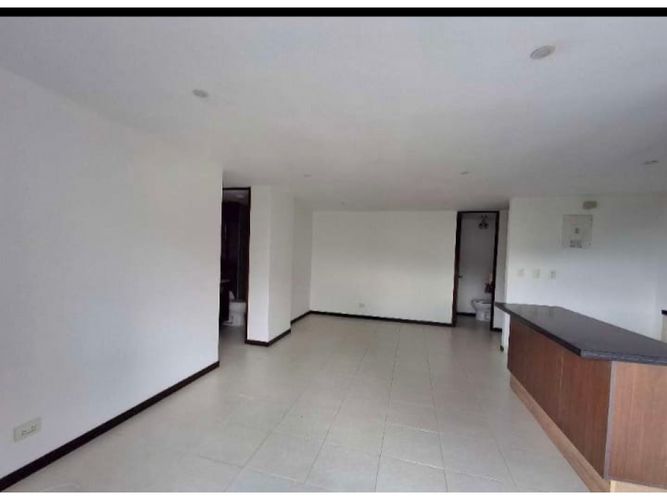 Apartamento de 2 alcobas en arriendo en El Poblado, Medellín, 74 m² · foto 2 de 18