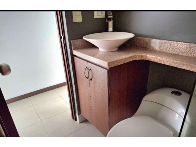 Apartamento de 2 alcobas en arriendo en El Poblado, Medellín, 74 m² · foto 9 de 18