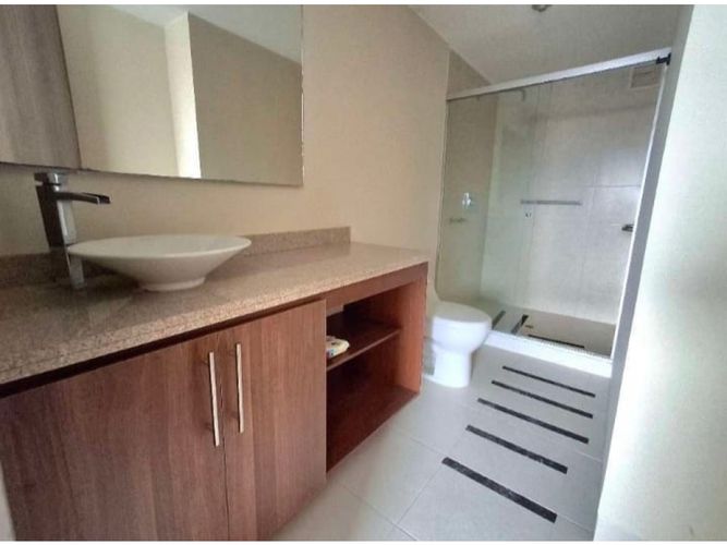 Apartamento de 2 alcobas en arriendo en El Poblado, Medellín, 74 m² · foto 12 de 18