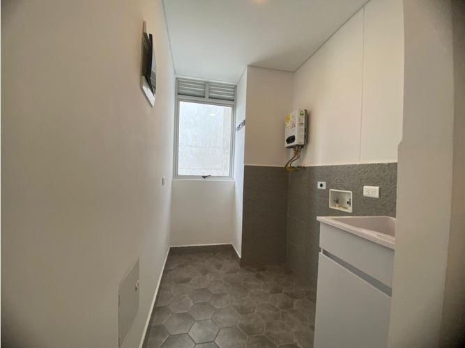 Apartamento de 2 alcobas en arriendo en El Poblado, Medellín, 72 m² · foto 2 de 24