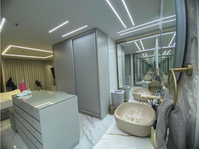 Apartamento de 3 alcobas en arriendo en El Poblado, Medellín, 320 m² · foto 23 de 24