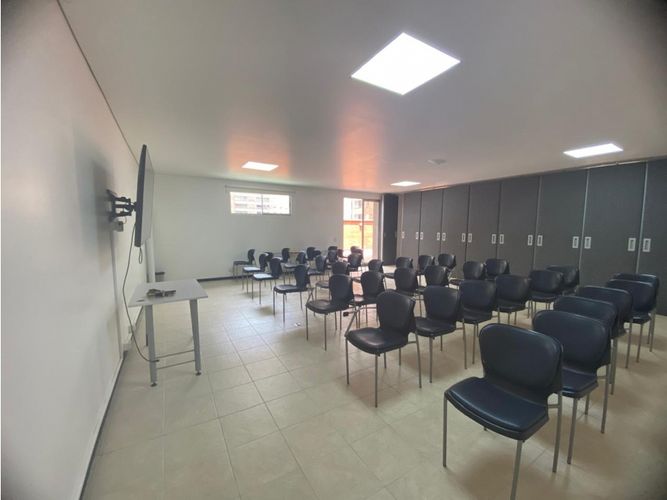 Oficina en venta en Patio Bonito, Medellín, 509 m² · foto 2 de 24