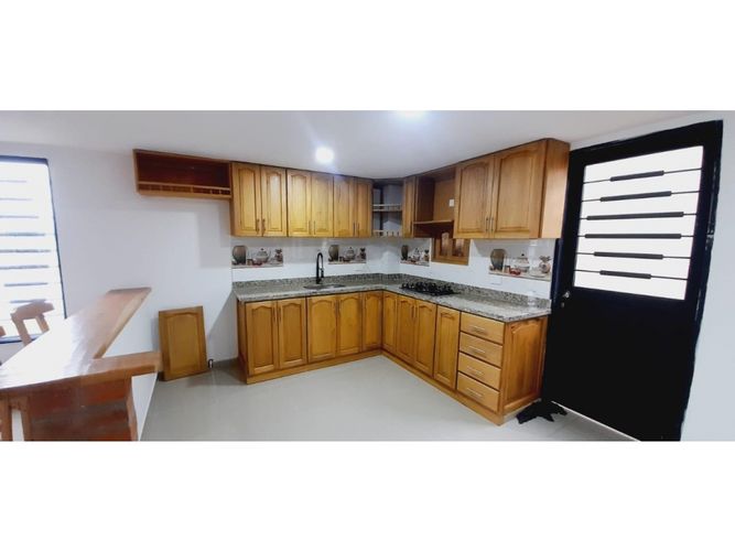 Casa de 3 alcobas en venta en La Alhambra, El Carmen de Viboral, 165 m² · foto 6 de 14