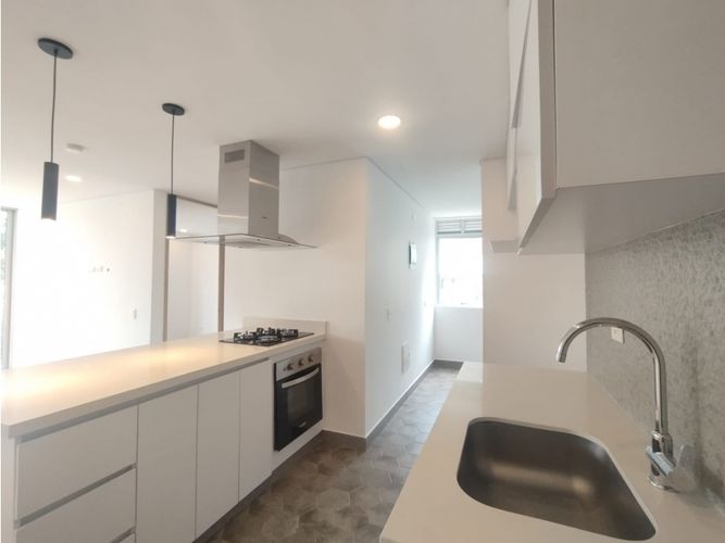 Apartamento de 2 alcobas en arriendo en El Diamante No. 2, Medellín, 74 m² · foto 4 de 13