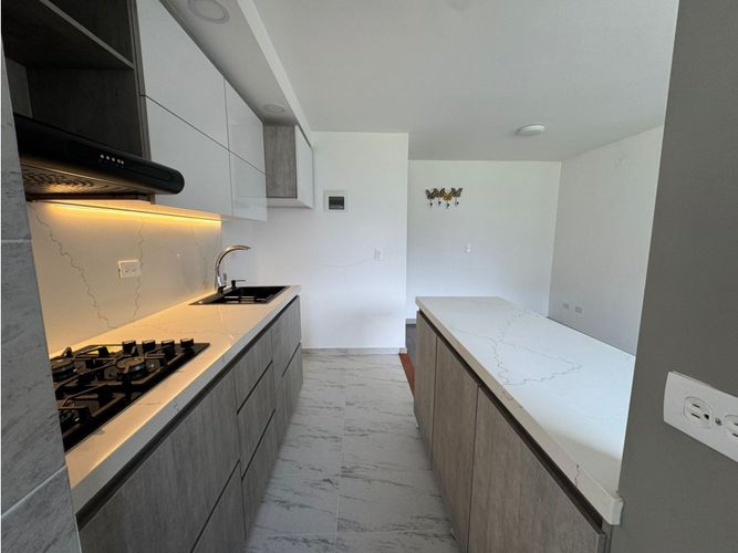 Apartamento de 2 alcobas en venta en Bello, 55 m² · foto 2 de 18