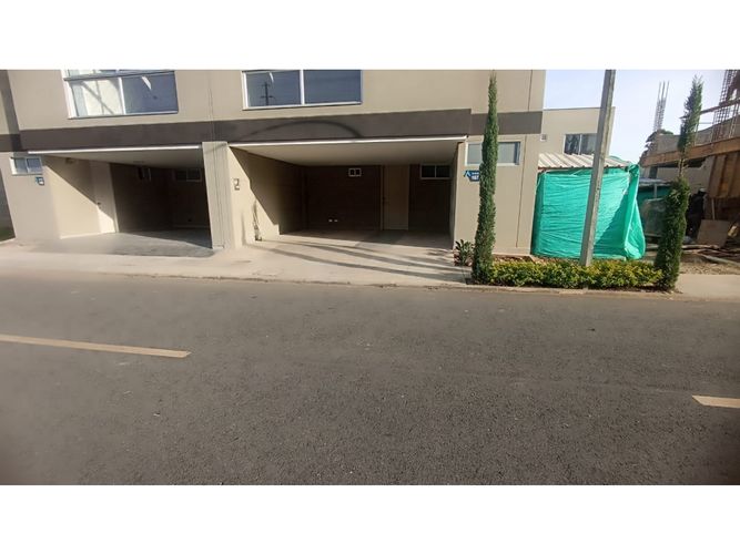 Casa de 4 alcobas en venta en Gualanday, Rionegro, 168 m² · foto 2 de 19