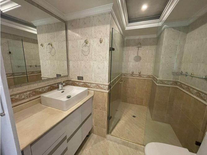 Apartamento de 3 alcobas en venta en Castropol, Medellín, 160 m² · foto 12 de 22