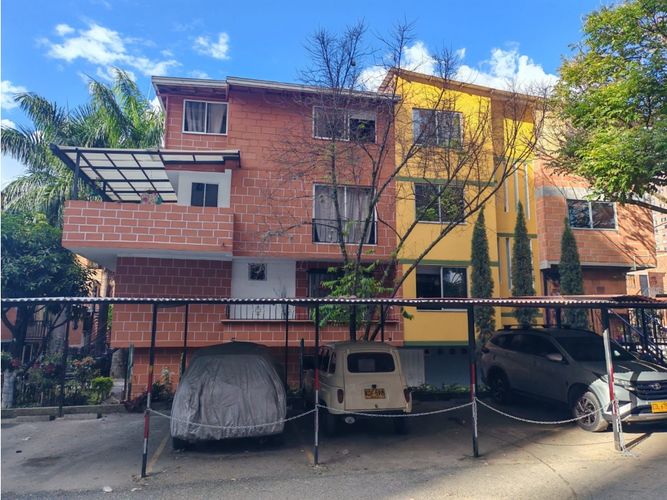 Casa de 4 alcobas en venta en La Primavera, Bello, 150 m² · foto 3 de 17