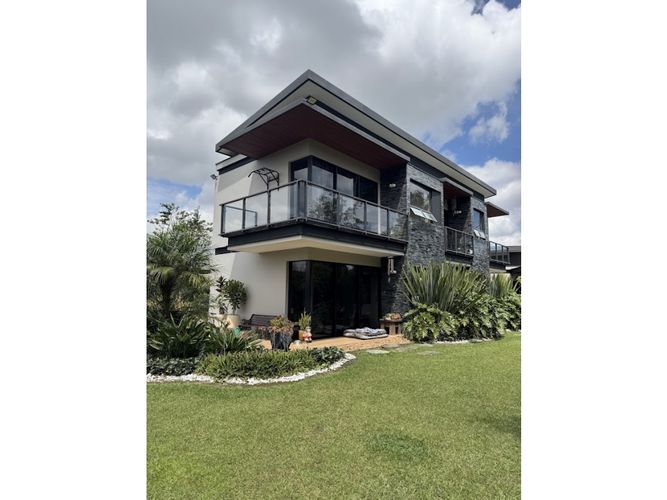 Casa de 5 alcobas en venta en Llano Grande, Rionegro, 500 m² · foto 2 de 24