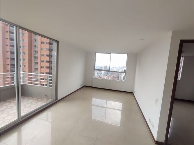 Apartamento de 3 alcobas en arriendo en Los Balsos, Medellín, 140 m² · foto 3 de 3