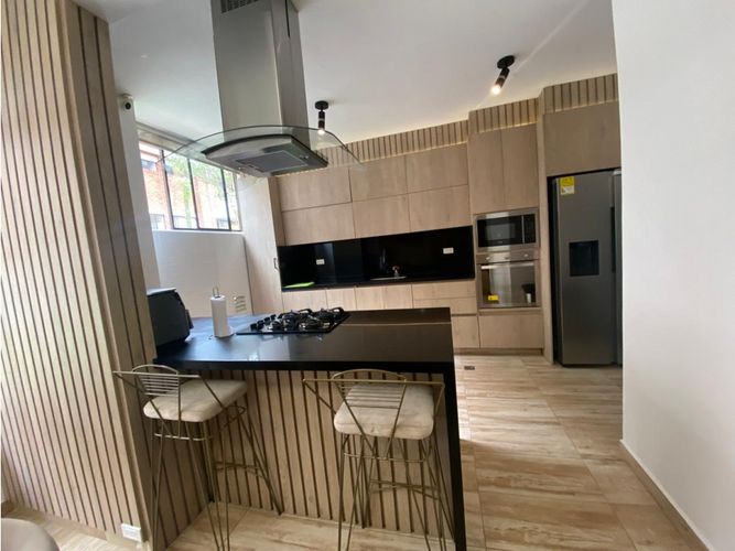 Casa de 4 alcobas en venta en El Tesoro, Medellín, 238 m² · foto 3 de 24