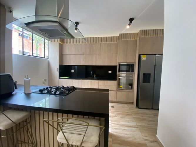 Casa de 4 alcobas en venta en El Tesoro, Medellín, 238 m² · foto 4 de 24