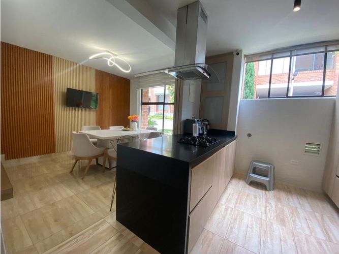 Casa de 4 alcobas en venta en El Tesoro, Medellín, 238 m² · foto 7 de 24