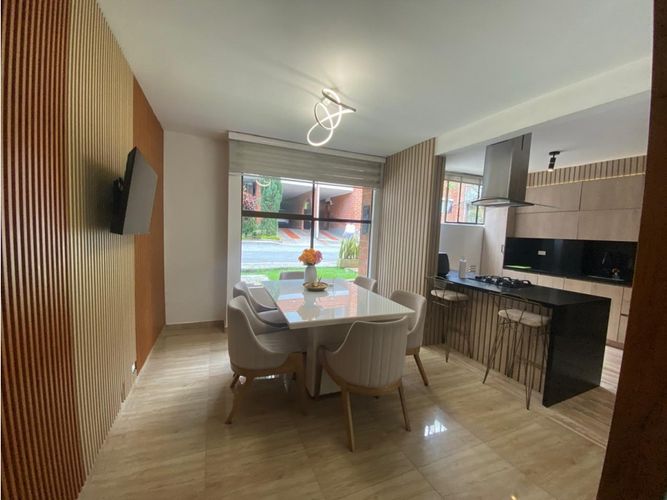 Casa de 4 alcobas en venta en El Tesoro, Medellín, 238 m² · foto 9 de 24