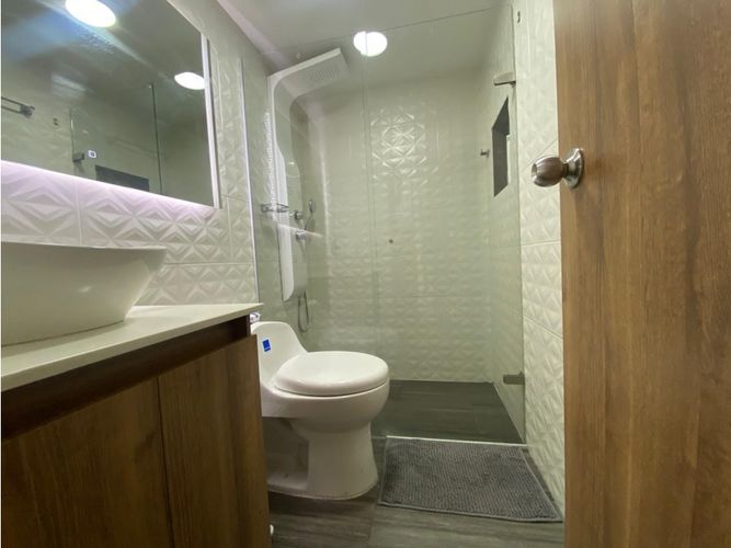 Casa de 4 alcobas en venta en El Tesoro, Medellín, 238 m² · foto 12 de 24