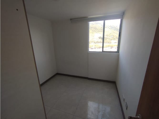 Apartamento de 3 alcobas en venta en Bello, 52 m² · foto 11 de 15