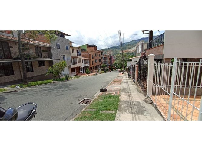 Casa de 5 alcobas en venta en Cabañas, Bello, 95 m² · foto 15 de 16