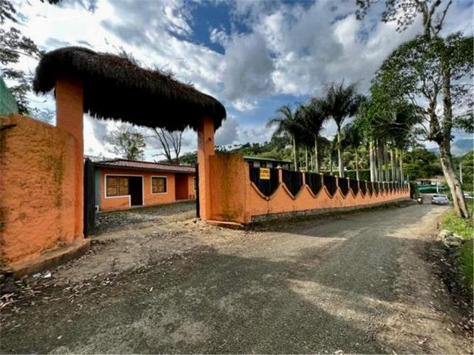 Finca en venta en Combia, Dosquebradas, 1712 m² · foto 2 de 14
