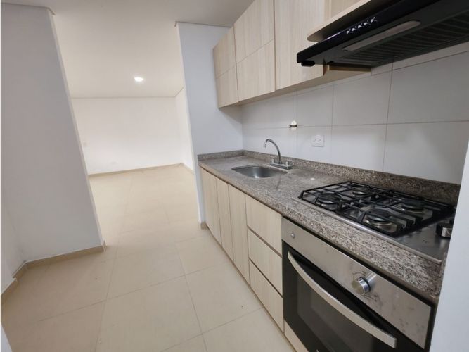 Apartamento de 3 alcobas en venta en Centro, Bello, 87 m² · foto 2 de 19
