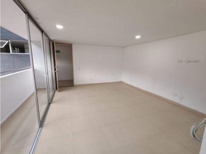 Apartamento de 3 alcobas en venta en Centro, Bello, 87 m² · foto 4 de 19