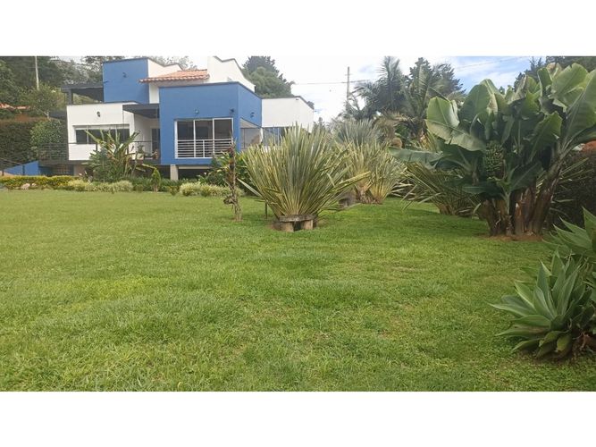 Casa de 4 alcobas en arriendo en Guayaquil, Guarne, 300 m² · foto 2 de 24