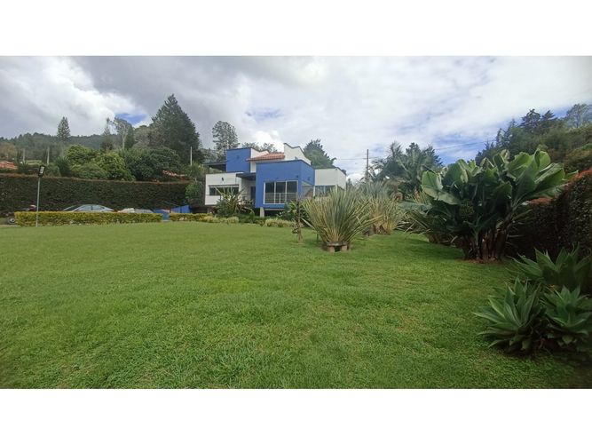 Casa de 4 alcobas en arriendo en Guayaquil, Guarne, 300 m² · foto 3 de 24