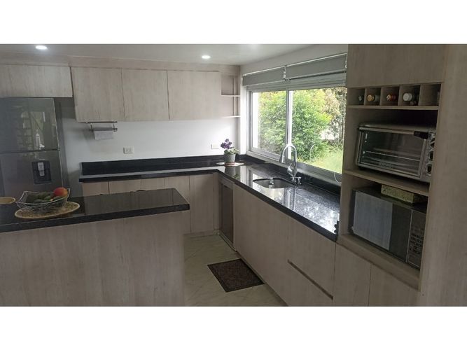 Casa de 4 alcobas en arriendo en Guayaquil, Guarne, 300 m² · foto 8 de 24