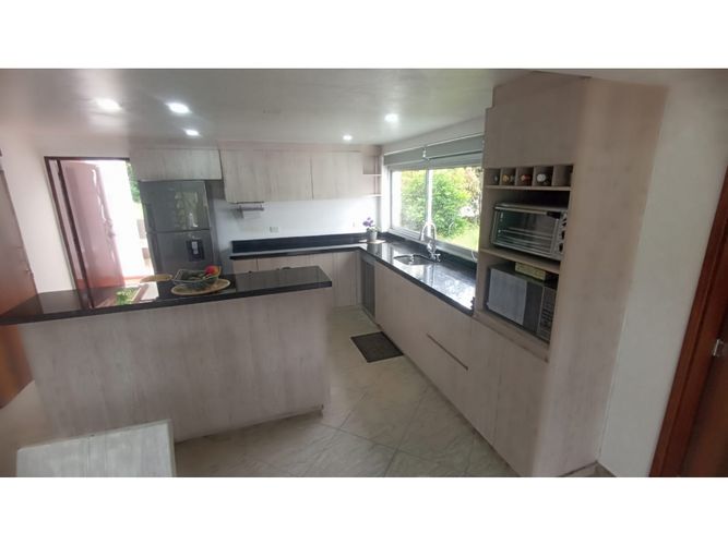 Casa de 4 alcobas en arriendo en Guayaquil, Guarne, 300 m² · foto 10 de 24
