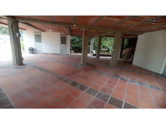 Casa de 4 alcobas en arriendo en Guayaquil, Guarne, 300 m² · foto 15 de 24