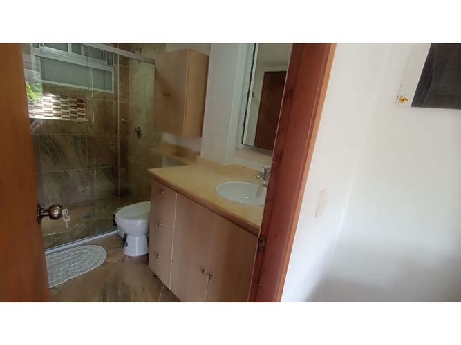 Casa de 4 alcobas en arriendo en Guayaquil, Guarne, 300 m² · foto 22 de 24