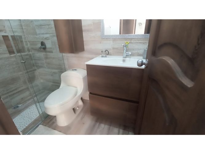 Casa de 4 alcobas en arriendo en Guayaquil, Guarne, 300 m² · foto 23 de 24