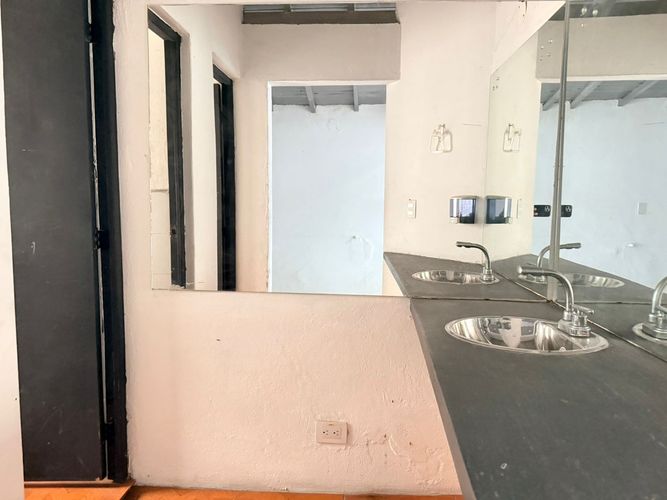 Bodega en arriendo en El Poblado, Medellín, 145 m² · foto 8 de 9