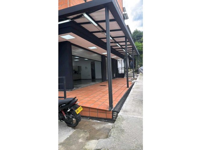 Local en arriendo en La Milagrosa, Medellín, 65 m² · foto 2 de 4