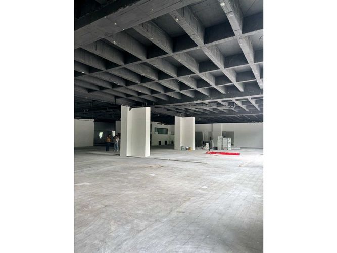 Local en arriendo en Estadio, Medellín, 750 m² · foto 2 de 11